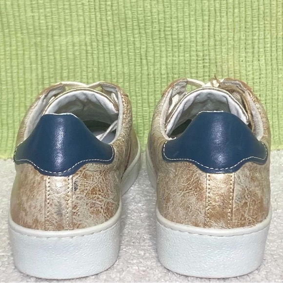 Post Xchange Women's Gold Metallic Leather Sneaker Shoes Sz EU 40 & US 9 NWT - Picture 4 of 10